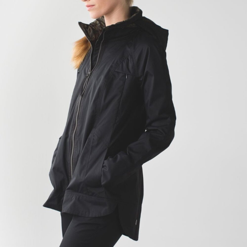 Lululemon Fo Drizzle Jacket, size 10 black